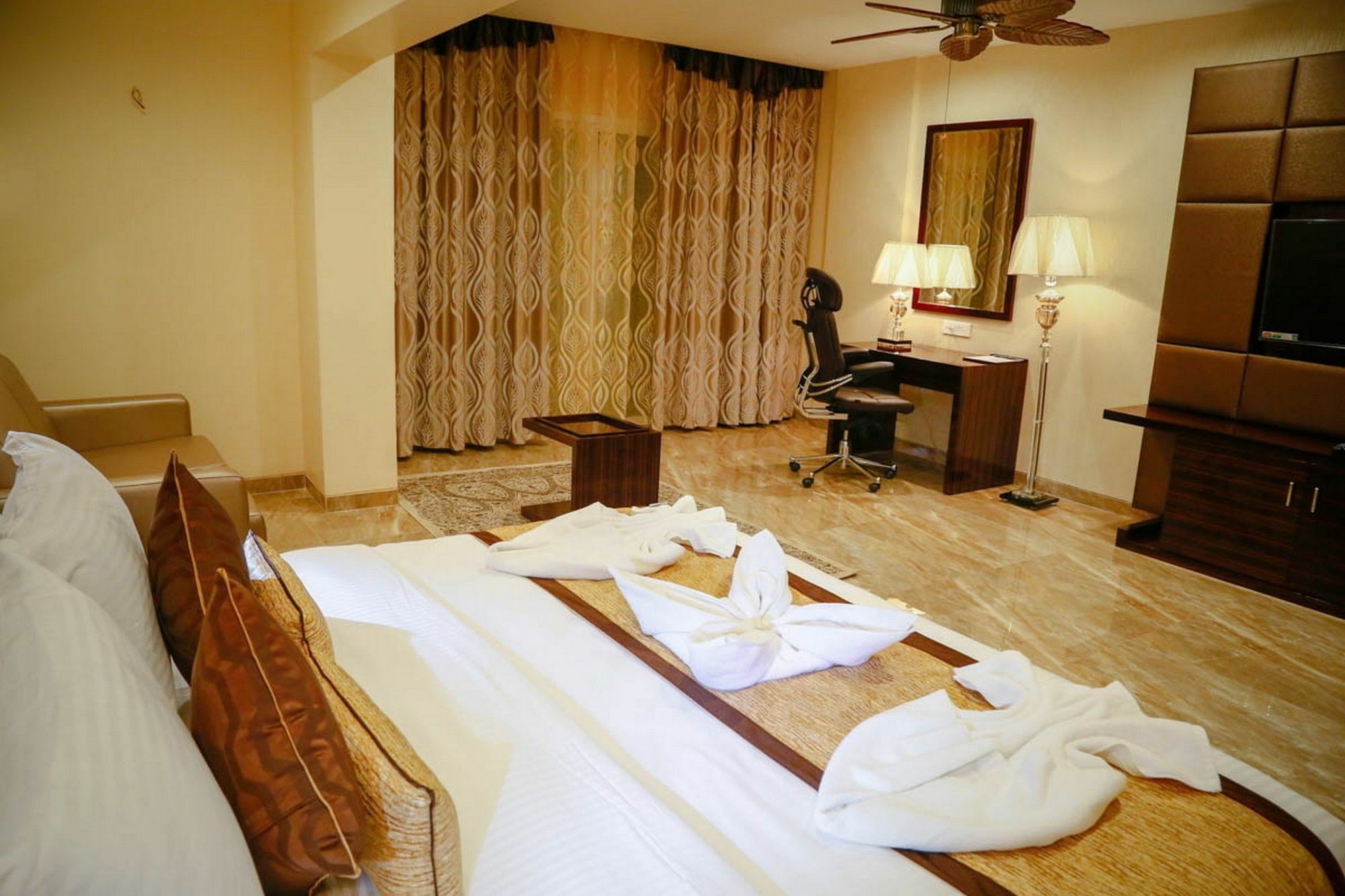 Fabhotel Prime Sarala Crown With Pool - Nr Calangute Beach Zewnętrze zdjęcie