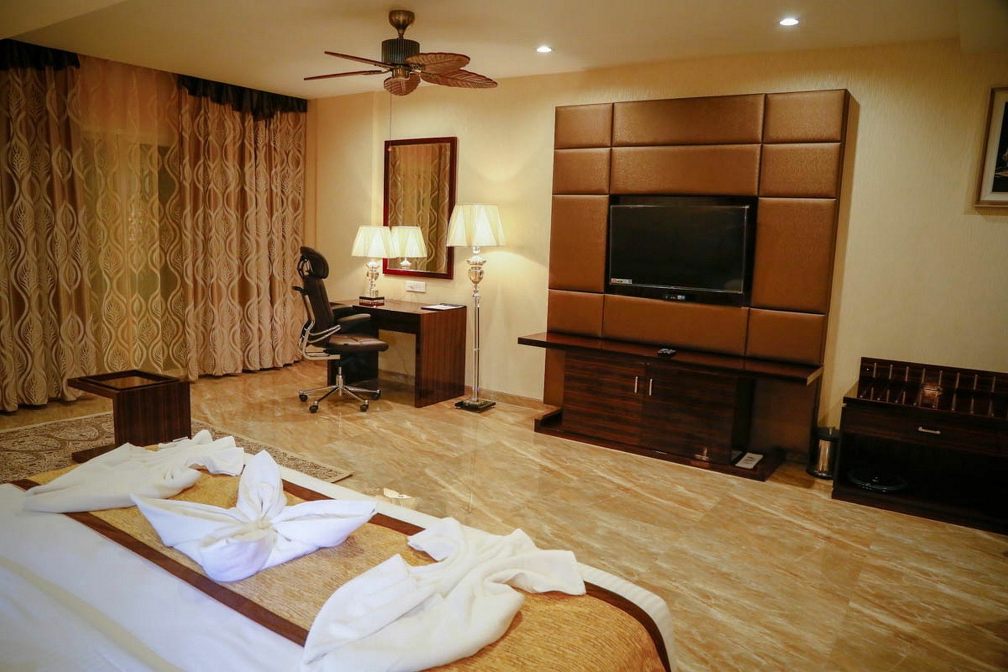 Fabhotel Prime Sarala Crown With Pool - Nr Calangute Beach Zewnętrze zdjęcie